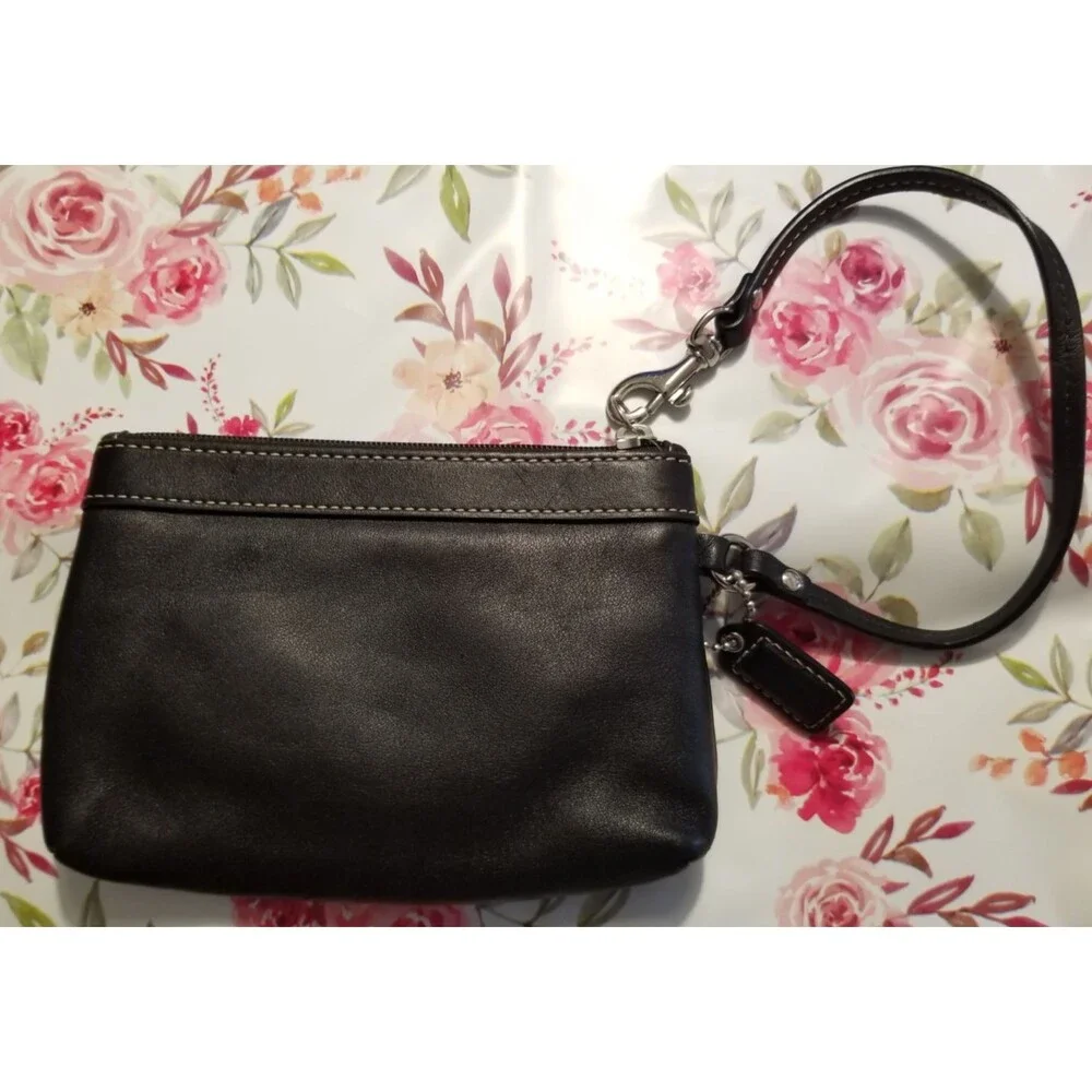 Coach Women's Wristlet Black Leather Zipper Closure Pleated Cursive Logo